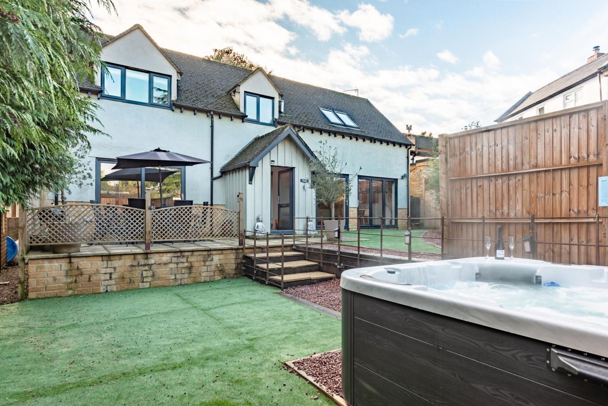 Cotswold Holiday Let With Hot Tub - The Old Garage Chipping Norton Bagian luar foto